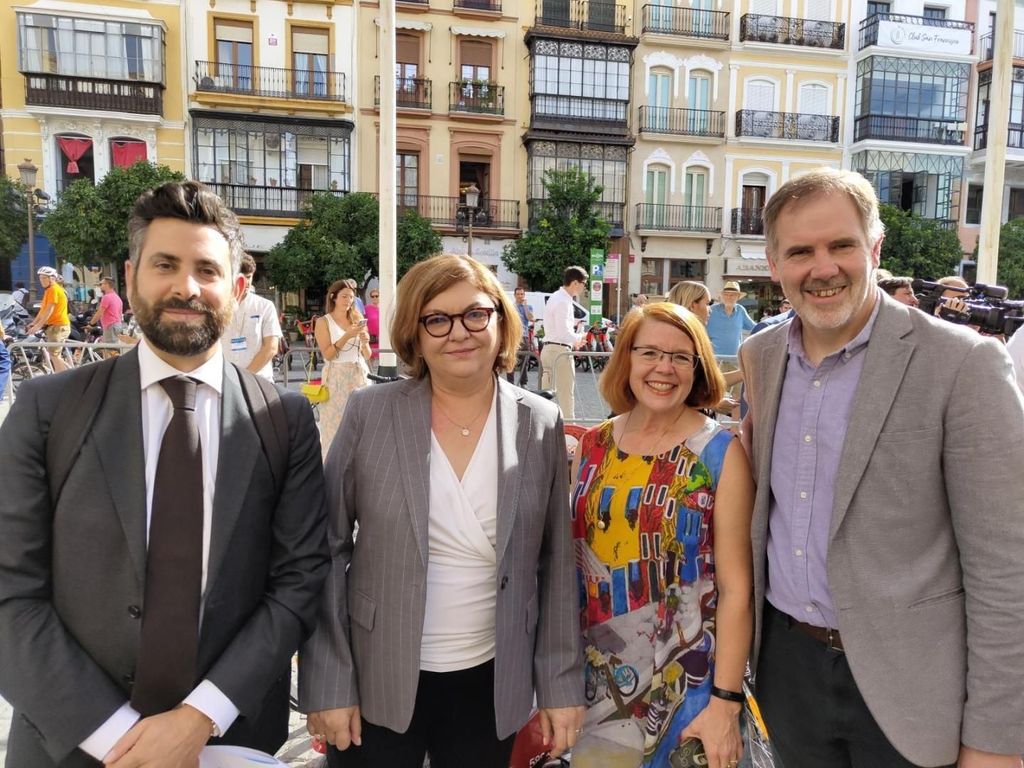 From left to right: Manuel Marsilio (CONEBI), Commissioner Adina Vălean, Jill Warren (ECF) and Kevin Mayne (CIE). 