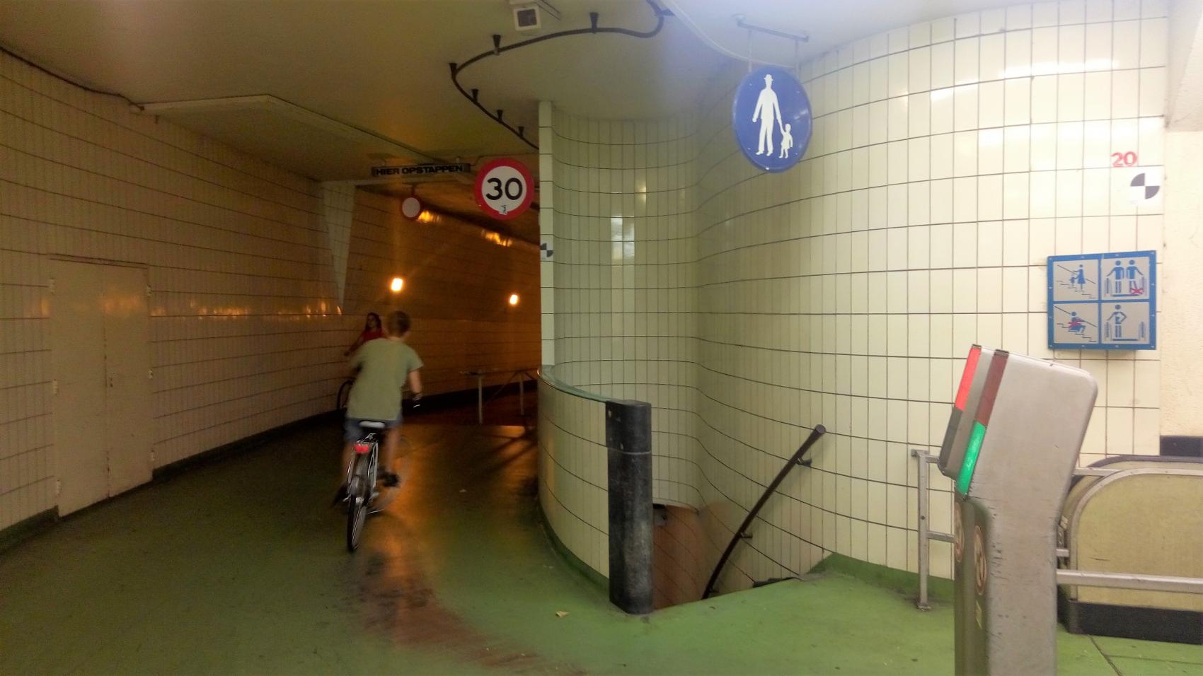 Pedestrian tunnel is one level below the cycling path. Additional staircase connects both tunnels.
