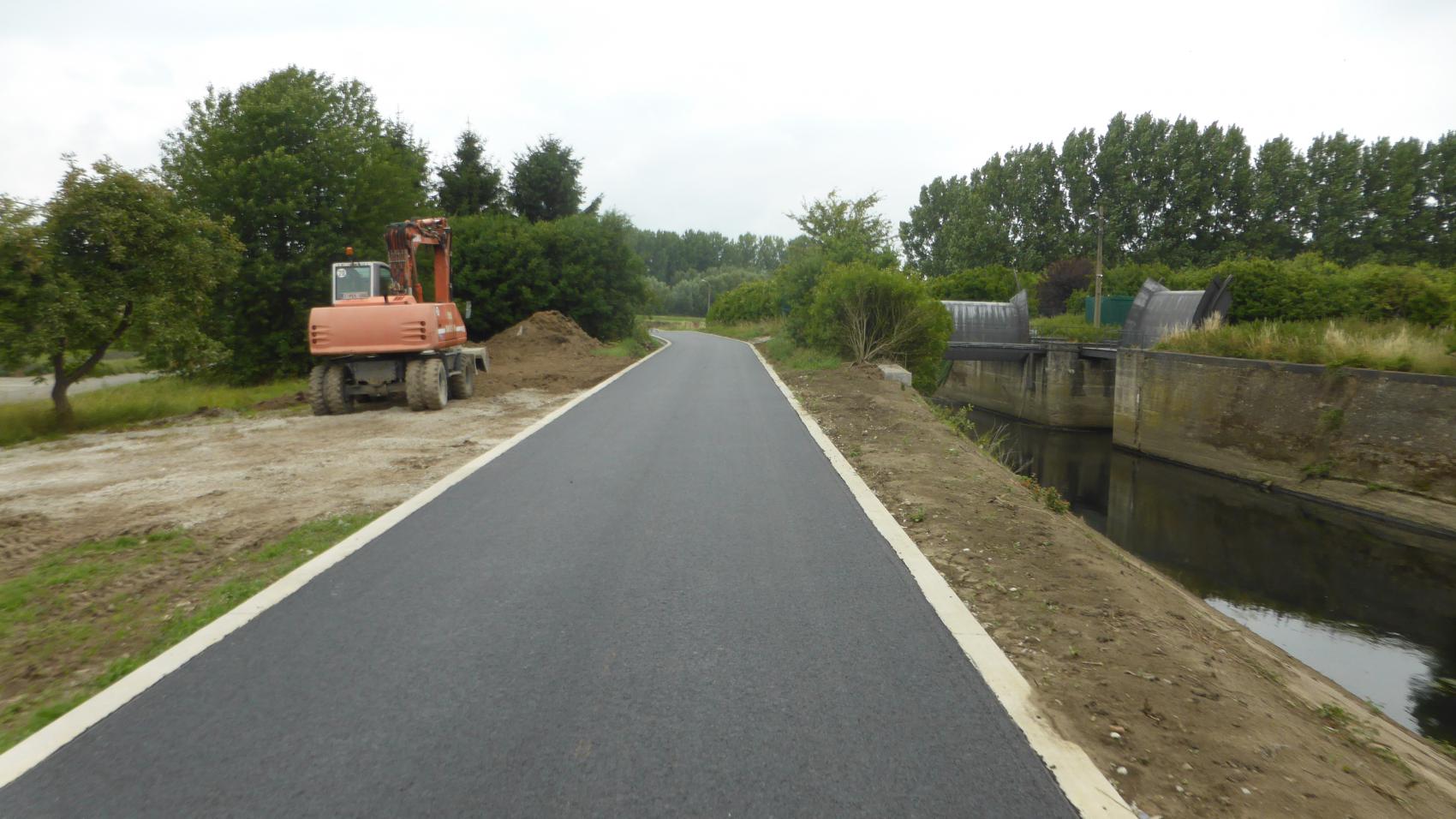 New section between Weverstraat and cycling bridge in Eppegem completed in summer 2017.